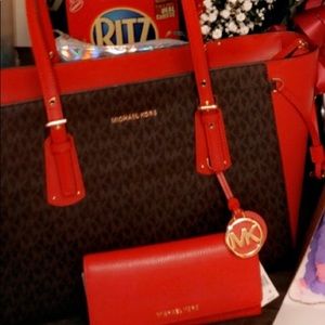 Brand new only worn TWICE! WALLET INCLUDED